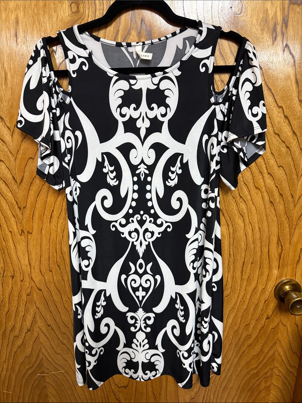 Bellamy’s Black & White Cold Shoulder Tunic Dress Small